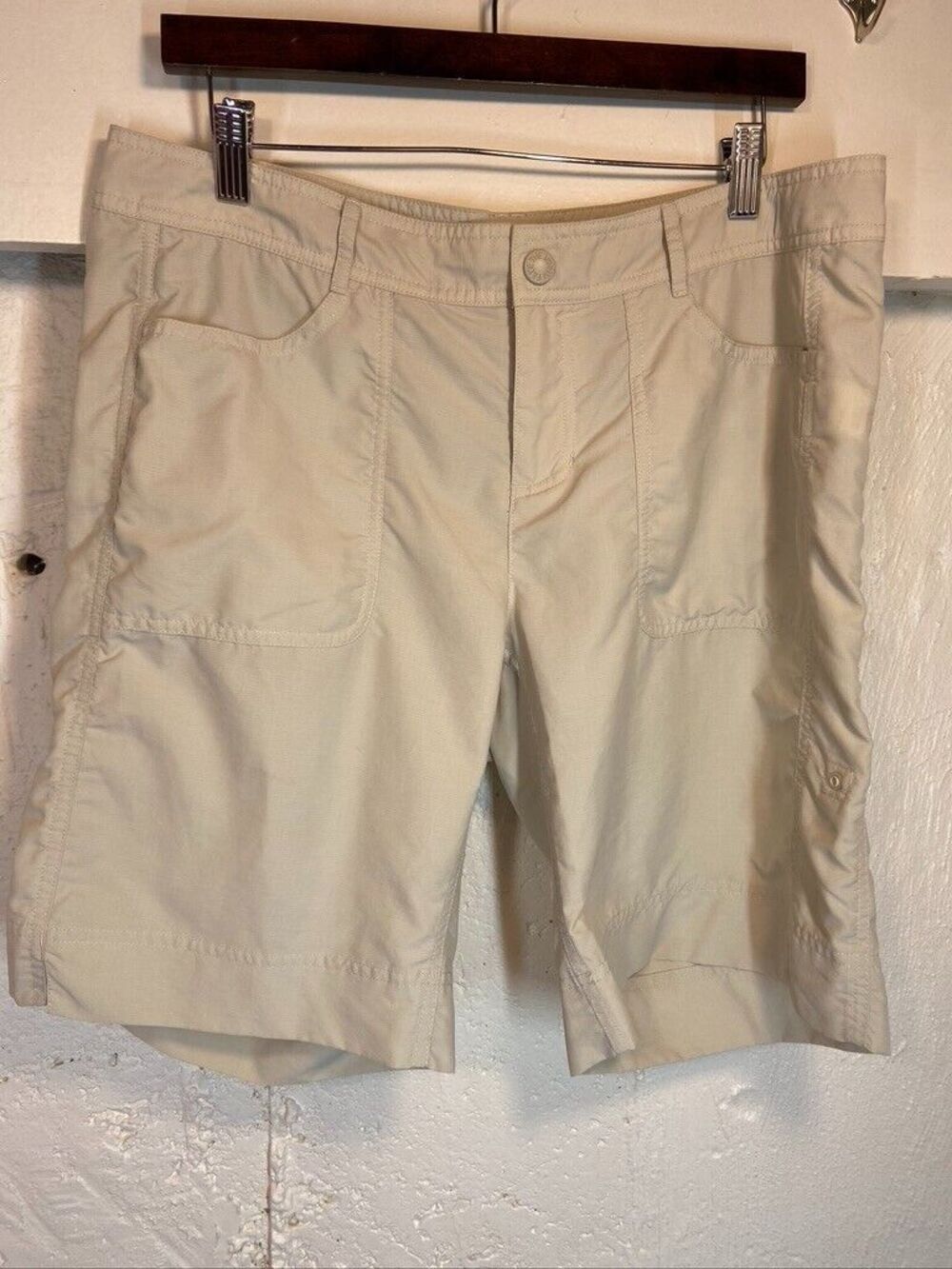 THE NORTH FACE WOMENS SZ 12 RIPSTOP LIGHT WEIGHT TAN SHORTS 10.5 INSEAM 1345